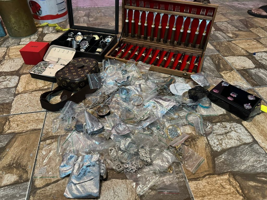 HOMEM SUSPEITO DE ASSALTO À CONDOMÍNIO É PRESO EM TABOÃO DA SERRA homem-suspeito-de-assalto-a-condominio-e-preso-em-taboao-da-serra